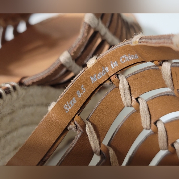 Dolce Vita Wedge Sandels - Picture 3 of 11